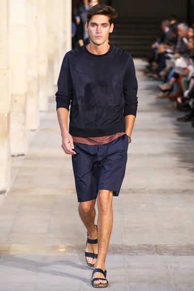 Look 28
